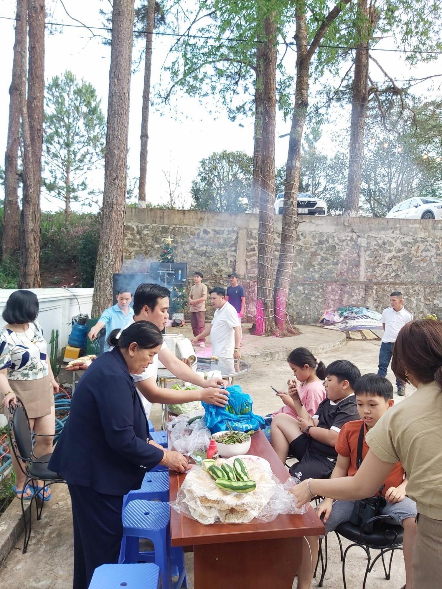 Khach San Hung Viet Hotel Kon Tum Exterior photo