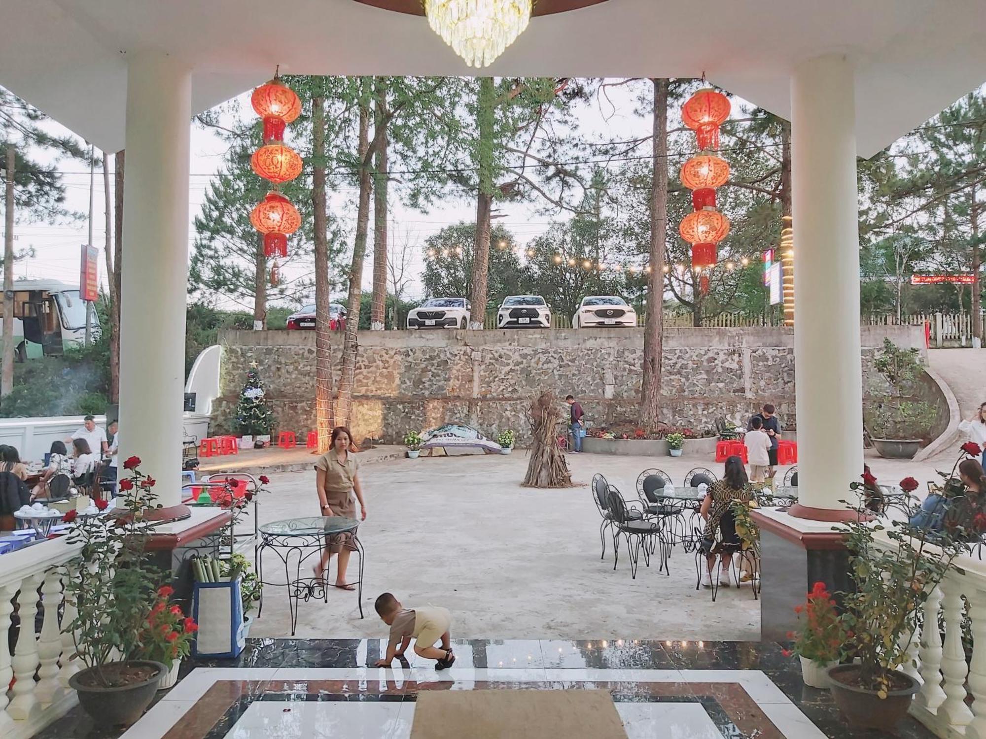 Khach San Hung Viet Hotel Kon Tum Exterior photo